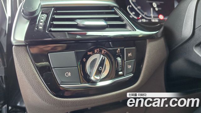BMW 5-Series 530e Luxury