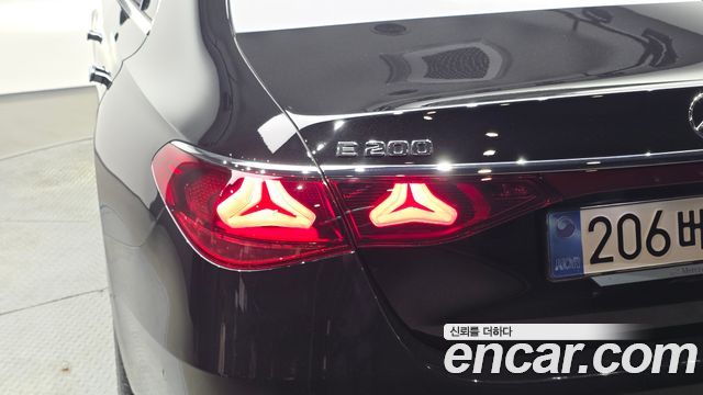Mercedes-Benz E-Class E200 Avantgarde