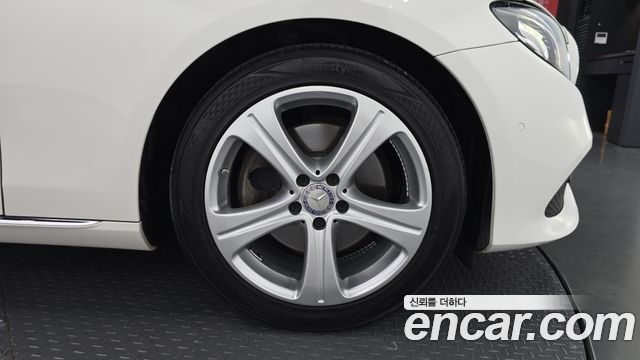 Mercedes-Benz E-Class E200 Avantgarde