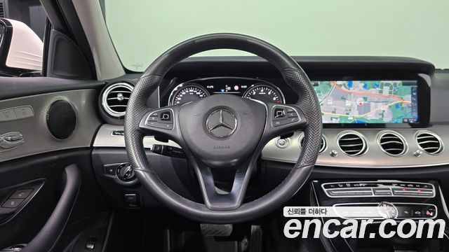 Mercedes-Benz E-Class E200 Avantgarde