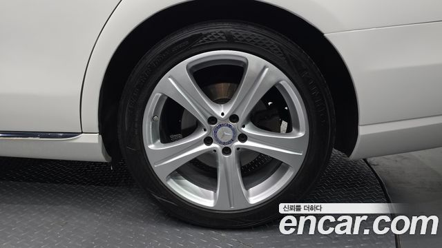 Mercedes-Benz E-Class E200 Avantgarde