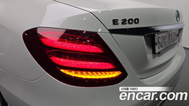 Mercedes-Benz E-Class E200 Avantgarde