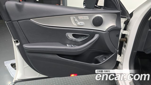 Mercedes-Benz E-Class E200 Avantgarde