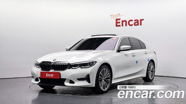 BMW 3-Series 320i Luxury