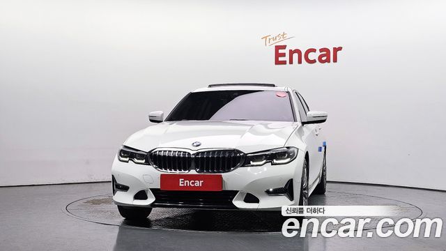 BMW 3-Series 320i Luxury