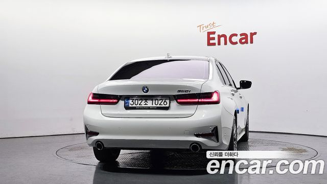 BMW 3-Series 320i Luxury