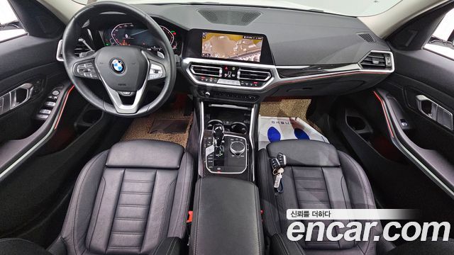 BMW 3-Series 320i Luxury