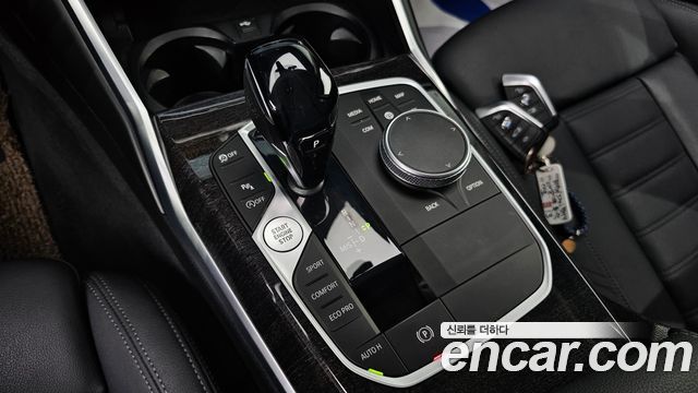 BMW 3-Series 320i Luxury