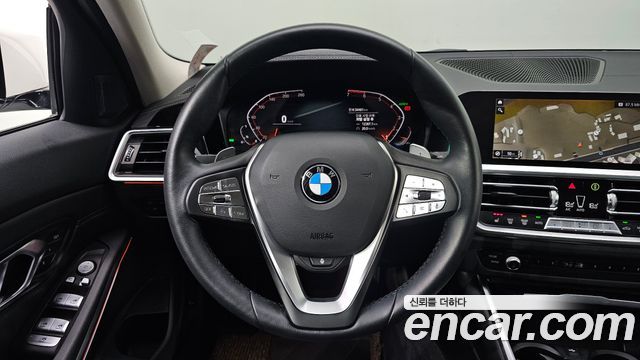 BMW 3-Series 320i Luxury