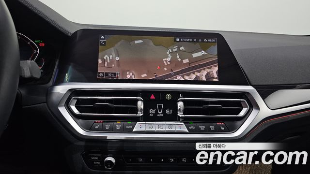 BMW 3-Series 320i Luxury