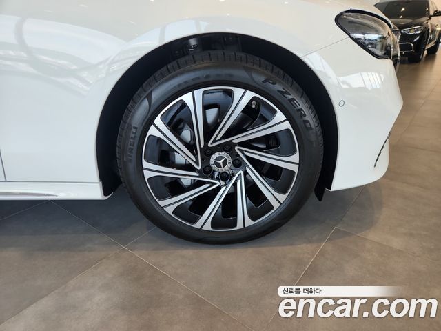 Mercedes-Benz E-Class E300 4MATIC Exclusive