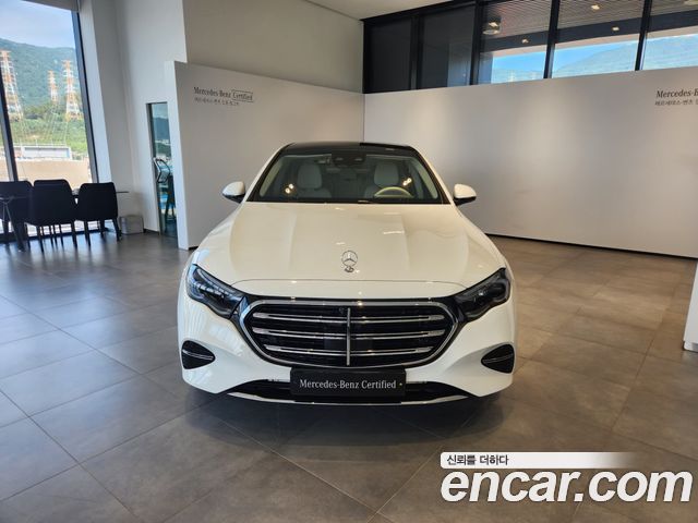 Mercedes-Benz E-Class E300 4MATIC Exclusive
