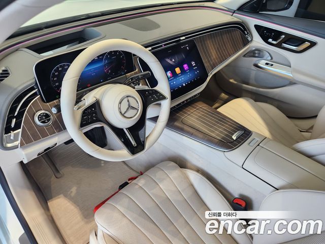 Mercedes-Benz E-Class E300 4MATIC Exclusive