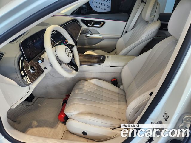 Mercedes-Benz E-Class E300 4MATIC Exclusive