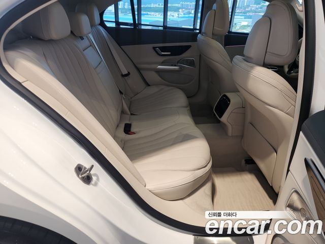 Mercedes-Benz E-Class E300 4MATIC Exclusive