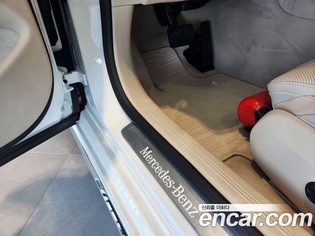 Mercedes-Benz E-Class E300 4MATIC Exclusive