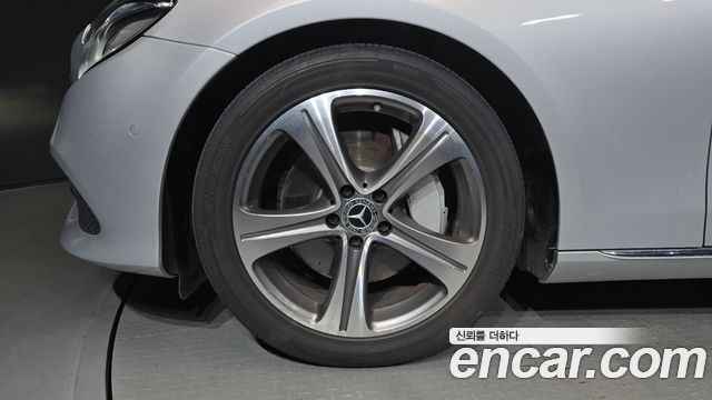 Mercedes-Benz E-Class E300 AV Intelligent Drive