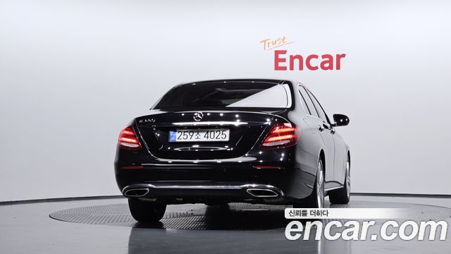 Mercedes-Benz E-Class E200 Avantgarde