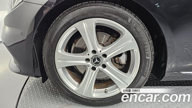 Mercedes-Benz E-Class E200 Avantgarde