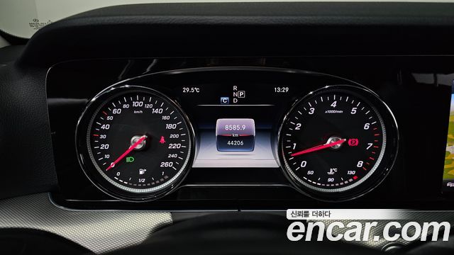 Mercedes-Benz E-Class E200 Avantgarde