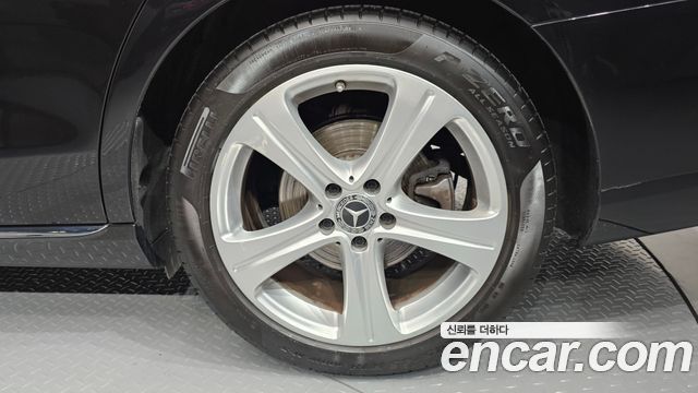 Mercedes-Benz E-Class E200 Avantgarde