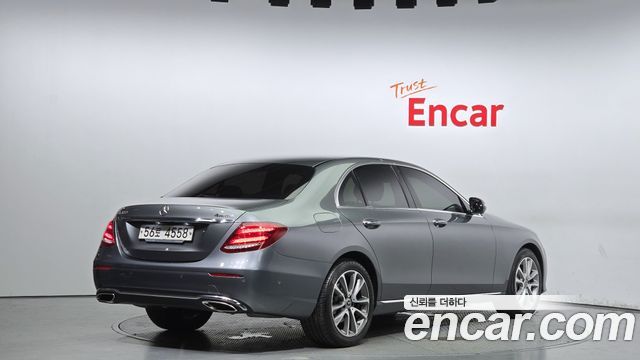 Mercedes-Benz E-Class E300 4MATIC Avnatgarde