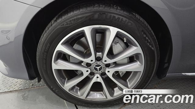 Mercedes-Benz E-Class E300 4MATIC Avnatgarde