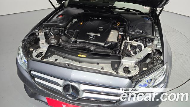 Mercedes-Benz E-Class E300 4MATIC Avnatgarde