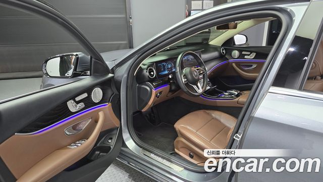Mercedes-Benz E-Class E300 4MATIC Avnatgarde