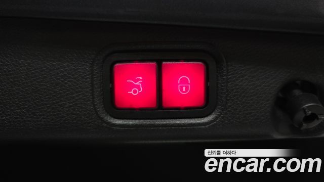 Mercedes-Benz E-Class E300 4MATIC Avnatgarde