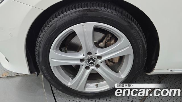 Mercedes-Benz E-Class E200 Avantgarde
