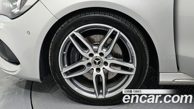 Mercedes-Benz CLA-Class CLA220 AMG Line