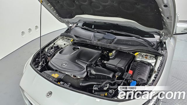 Mercedes-Benz CLA-Class CLA220 AMG Line
