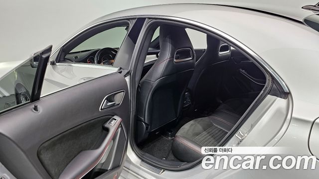 Mercedes-Benz CLA-Class CLA220 AMG Line
