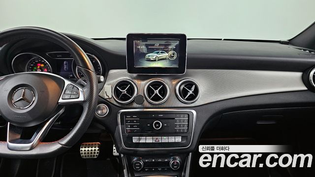 Mercedes-Benz CLA-Class CLA220 AMG Line