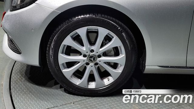 Mercedes-Benz E-Class E300 4MATIC Exclusive