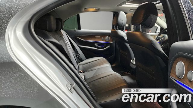 Mercedes-Benz E-Class E300 4MATIC Exclusive