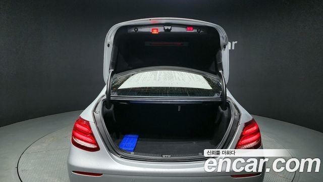 Mercedes-Benz E-Class E300 4MATIC Exclusive