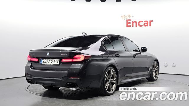 BMW 5-Series M550i xDrive