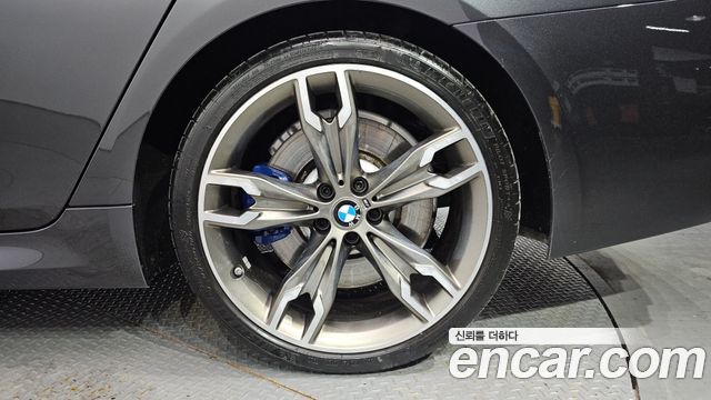 BMW 5-Series M550i xDrive