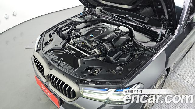 BMW 5-Series M550i xDrive