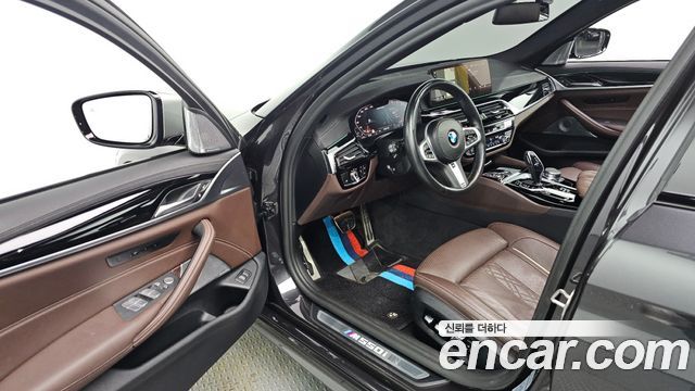 BMW 5-Series M550i xDrive