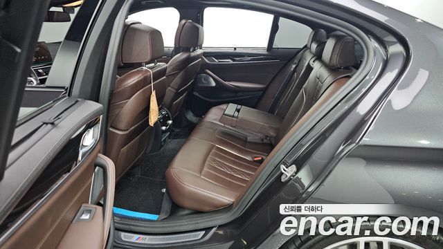 BMW 5-Series M550i xDrive