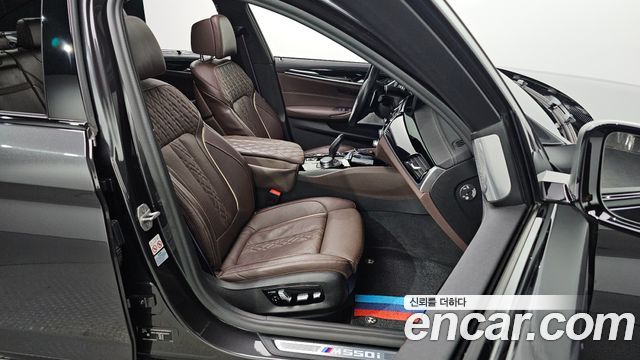 BMW 5-Series M550i xDrive