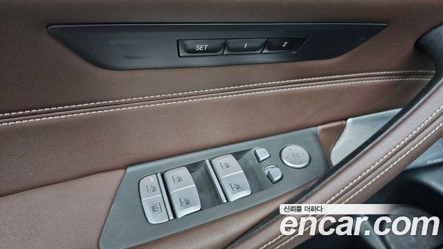 BMW 5-Series M550i xDrive