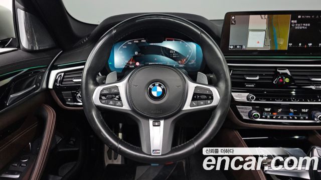 BMW 5-Series M550i xDrive