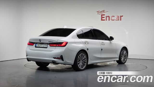 BMW 3-Series 330e Luxury