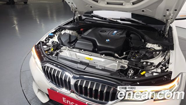 BMW 3-Series 330e Luxury