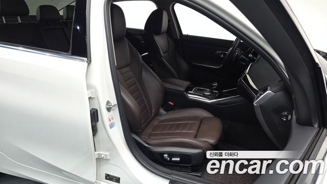 BMW 3-Series 330e Luxury