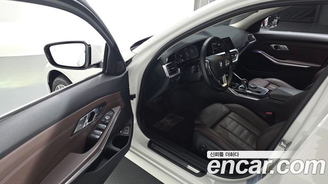 BMW 3-Series 330e Luxury